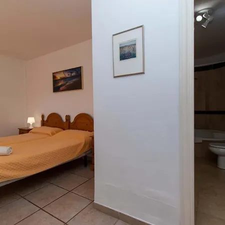 Benimar 13 - Two Bed Overlooking The Pool *