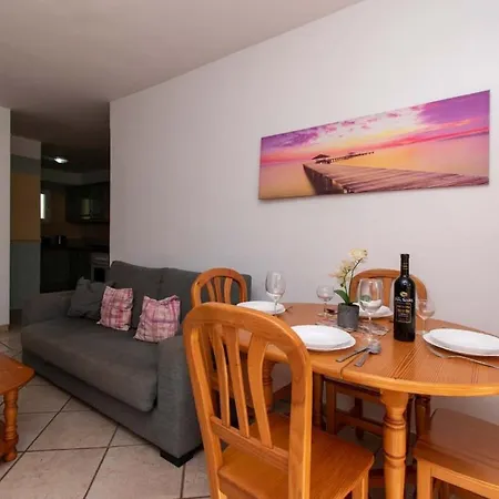 Benimar 13 - Two Bed Overlooking The Pool Apartment