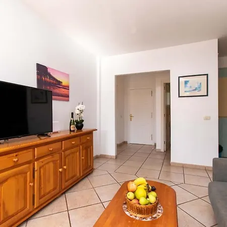 Benimar 13 - Two Bed Overlooking The Pool 公寓 *